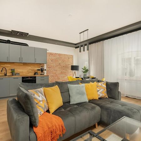 Komeda Apartment Hidden In Poznan Old Town By Noclegi Renters ภายนอก รูปภาพ