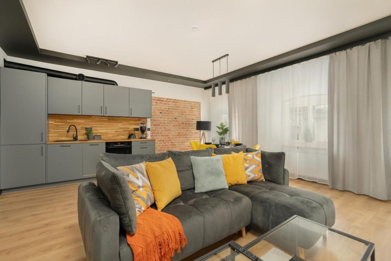 Komeda Apartment Hidden In Poznan Old Town By Noclegi Renters ภายนอก รูปภาพ