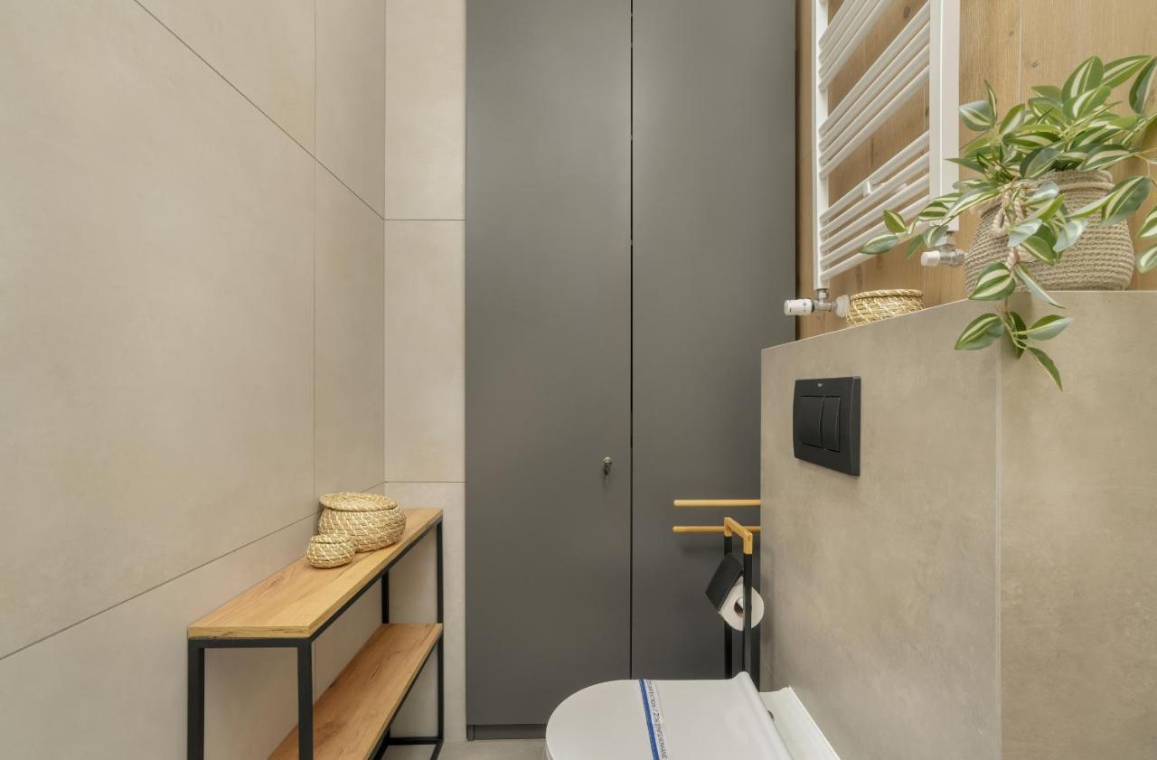 Komeda Apartment Hidden In Poznan Old Town By Noclegi Renters ภายนอก รูปภาพ