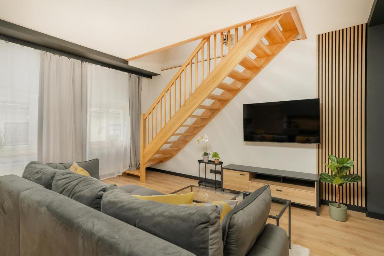 Komeda Apartment Hidden In Poznan Old Town By Noclegi Renters ภายนอก รูปภาพ