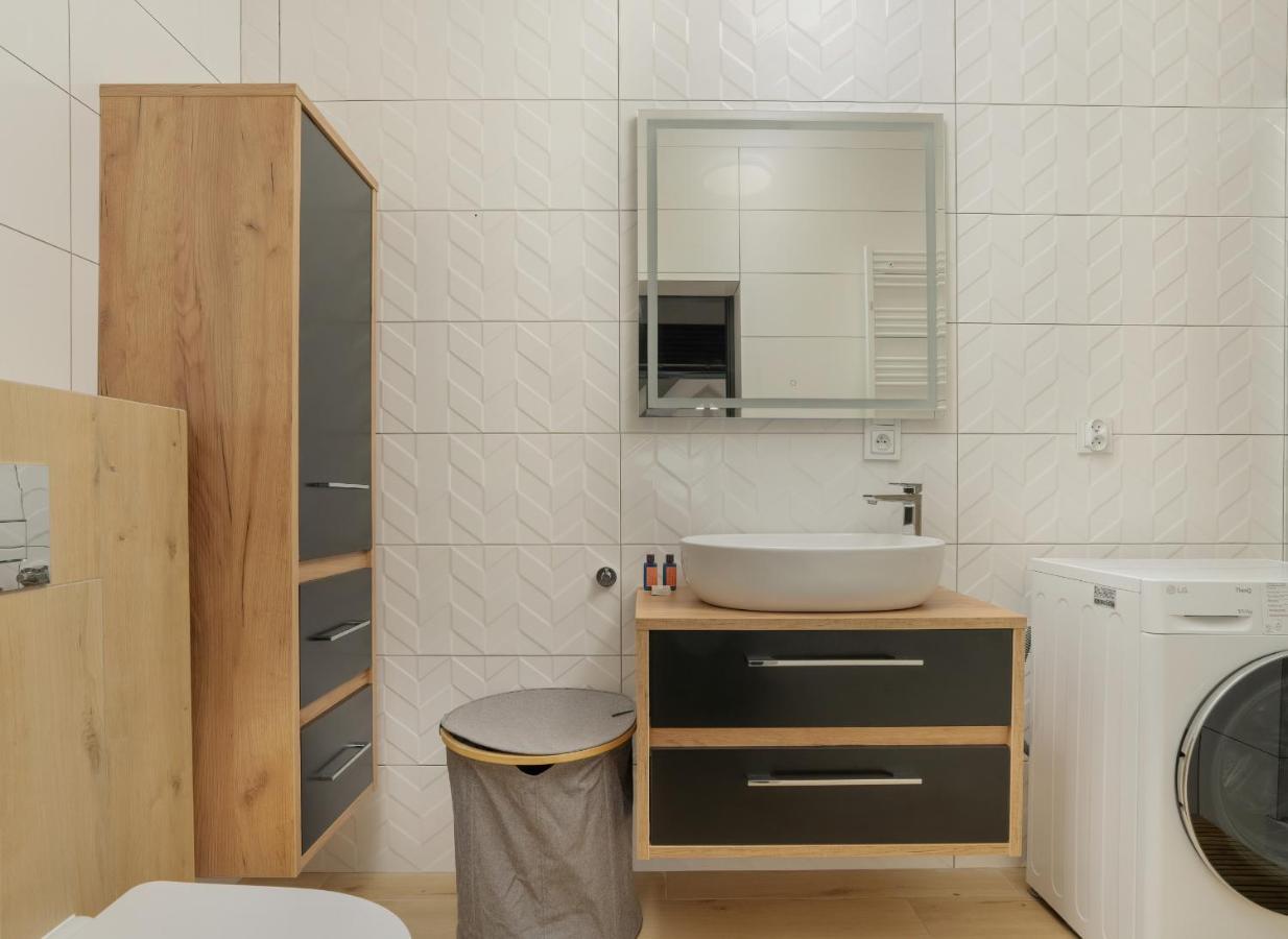 Komeda Apartment Hidden In Poznan Old Town By Noclegi Renters ภายนอก รูปภาพ